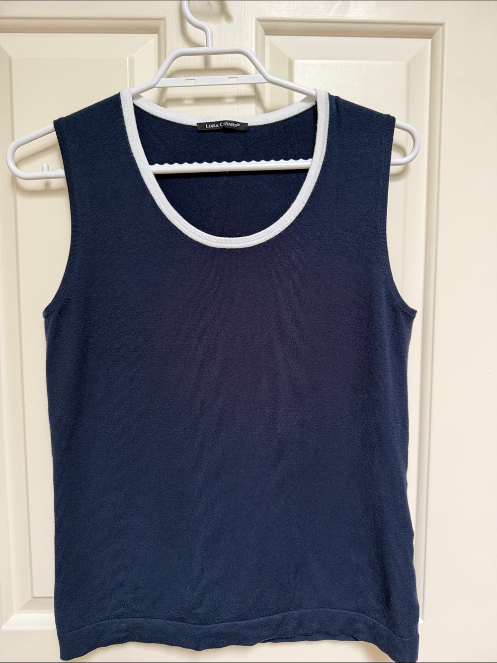Luisa Cerano sz 6 Navy knit tank top with white contrast collar soft drape